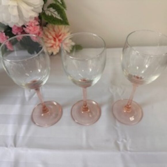 Vintage Luminarc France Pink Tulip Wine Glasses – Blush Stemware Elegant Mid-Cen - Picture 3 of 4